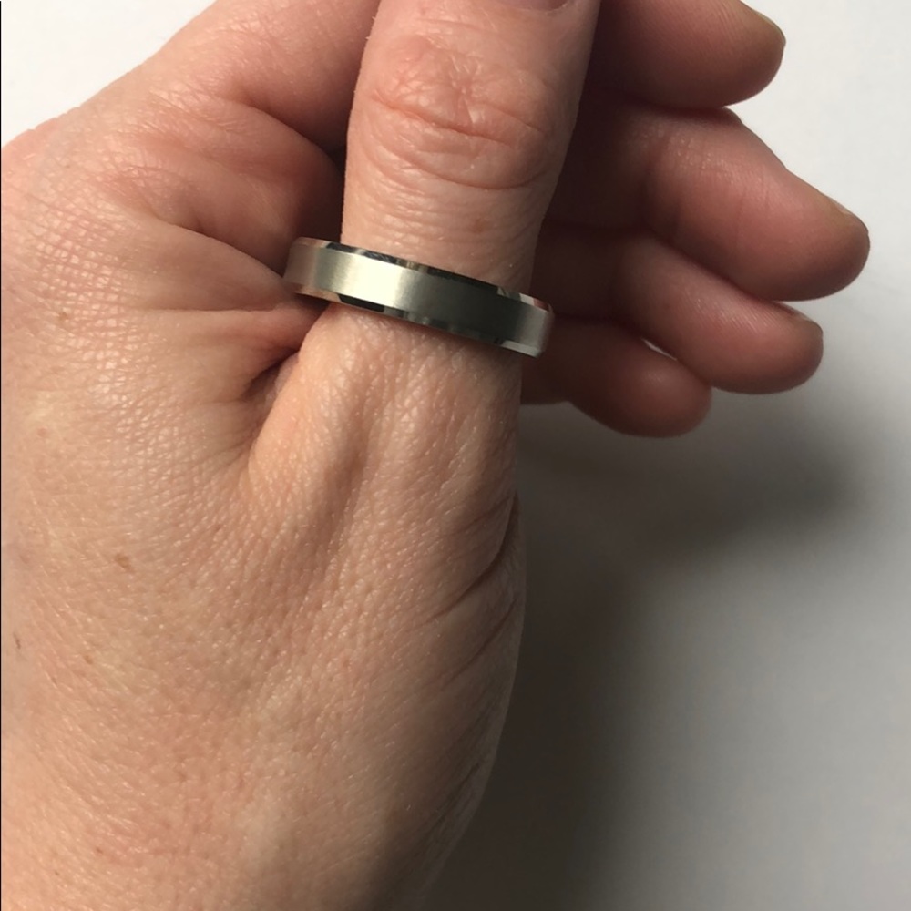 tungsten men’s wedding band